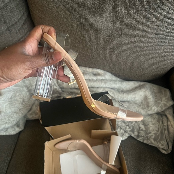 SEVERAL Never worn thigh high heels booties + a purse. 8.5-9 - Picture 6 of 13